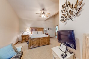 2 bedrooms, free Internet, bed sheets