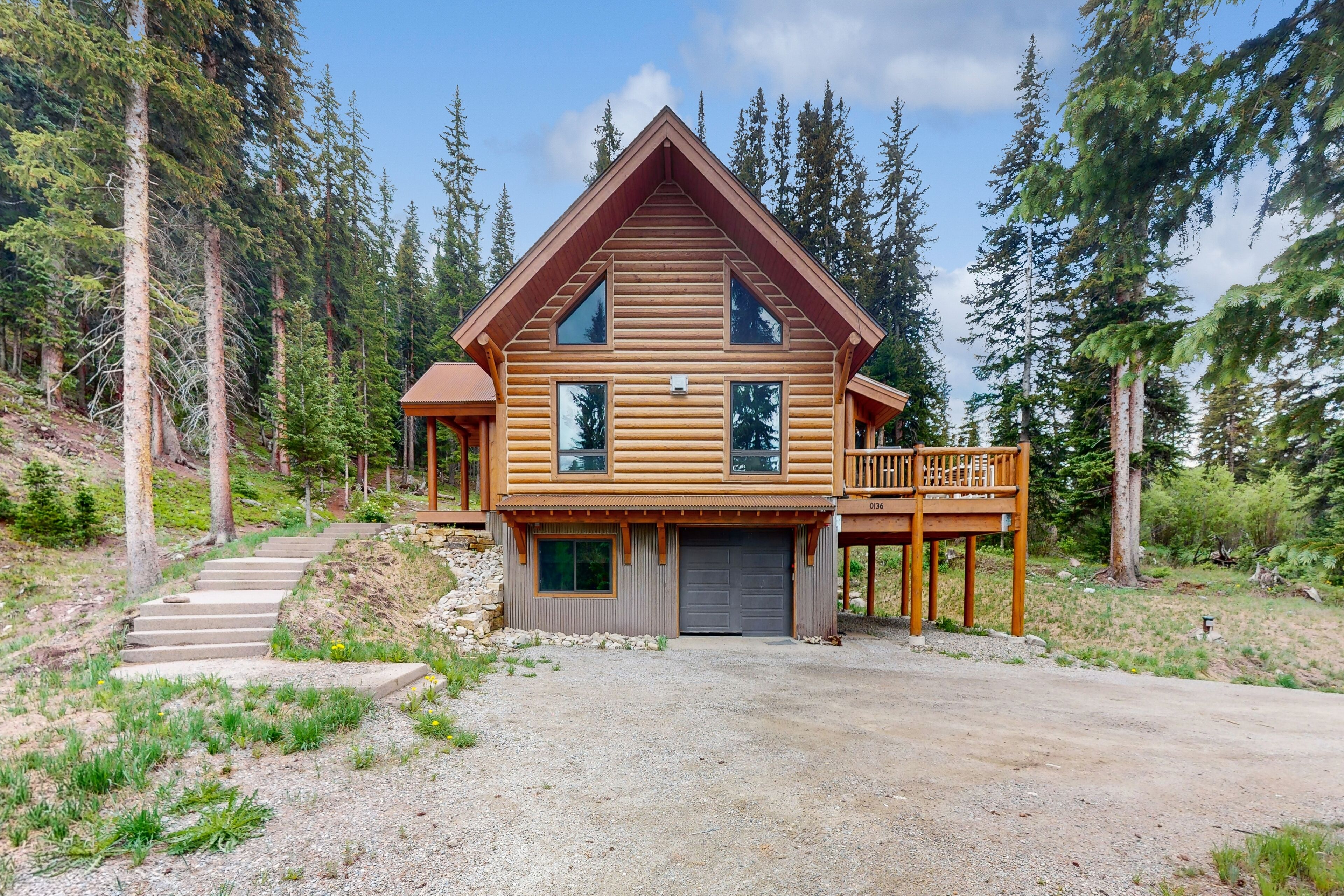 Stunning Blue River Hideaway w/Private Hot Tub, Quandary Peak Views, Free WiFi