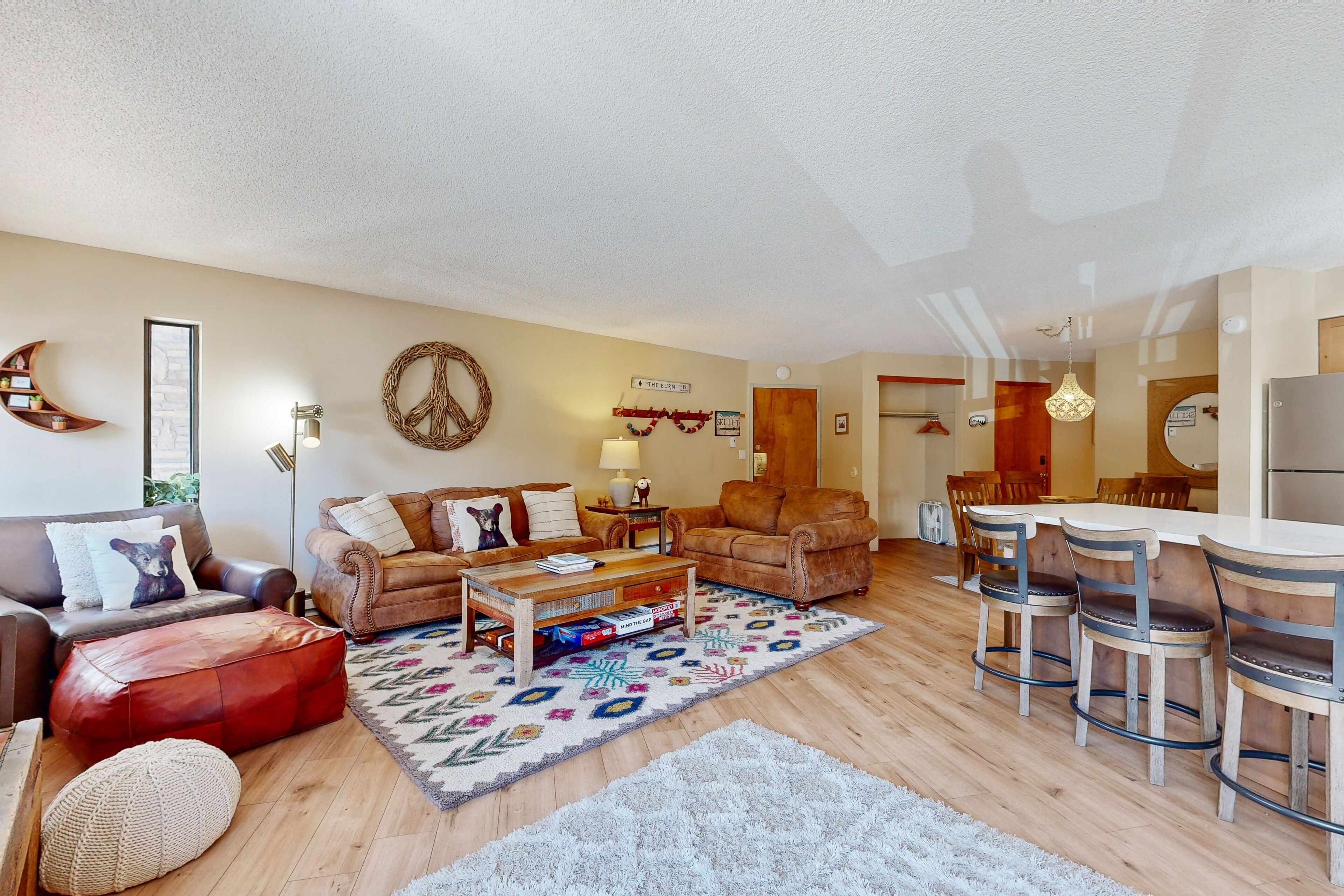 Télévision, cheminée