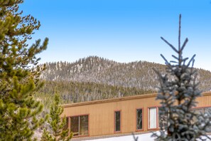 Exterior - Comfy condo with balcony, fireplace, hot tub, & pool - near Keystone Resort (Keystone)