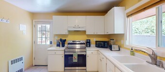 Vail Mountain Condo w/ Hot Tub - 10 Minutes to Vail Ski Resort