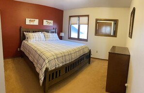 3 bedrooms, iron/ironing board, free WiFi, bed sheets