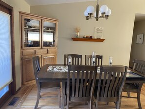 Dining - Montana Home close to golfing, fishing, skiing, hiking, hunting and downtown (Dillon)