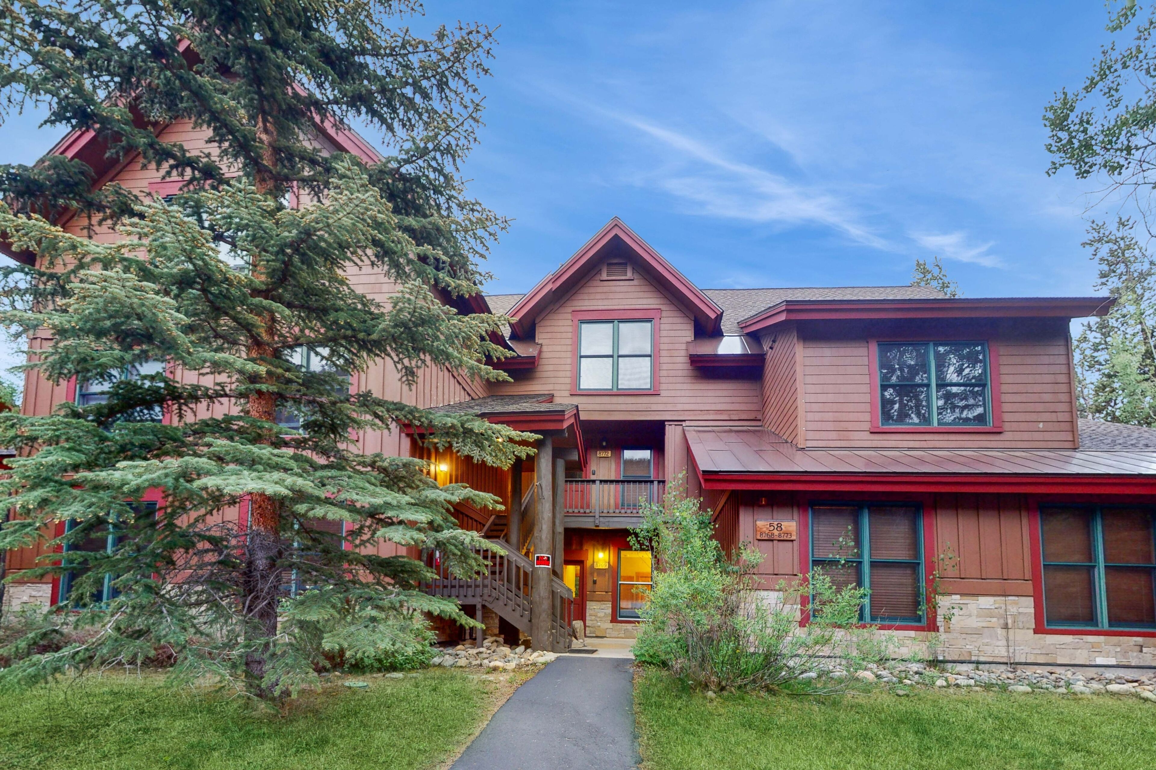 Dog-Friendly Keystone Condo w/Shared Pool & Hot Tub - Near River Run & Downtown