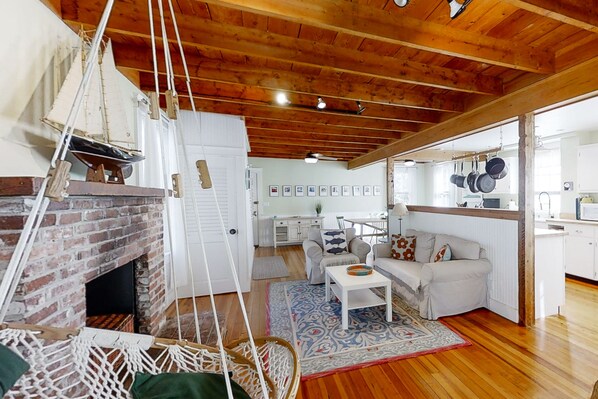TV, fireplace, books - Historical New England home, outdoor shower , Dog-friendly (Boothbay Harbor)