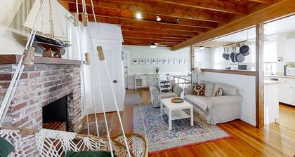 Historical New England home, outdoor shower , Dog-friendly