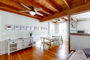 Interior - Historical New England home, outdoor shower , Dog-friendly (Boothbay Harbor)