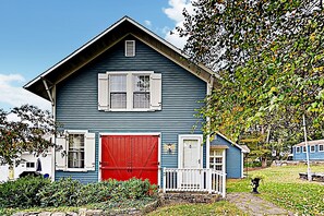 Exterior - Historical New England home, outdoor shower , Dog-friendly (Boothbay Harbor)
