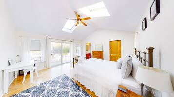 3 bedrooms, internet, bed sheets