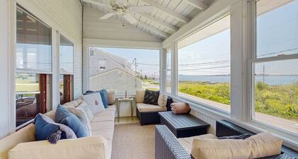 Ocean Point Colony Home w/ Sunroom & Sweeping Ocean Views, Dog-friendly