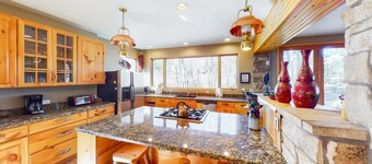 Large Lodge-Style Home Near Ski Resorts w/Private W/D - Dog Friendly