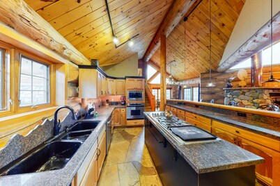 Classic Log Cabin w/Private Hot Tub, Sauna, & Billiards Room - Skiing Nearby
