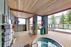 Indoor spa tub