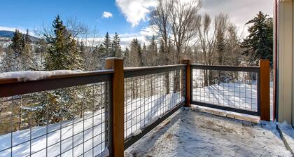 End-Unit Condo w/Beautiful Blue River & Mountain Views, Free WiFi, & Deck