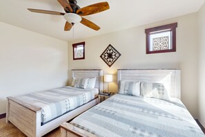 3 bedrooms, Internet, bed sheets - End-Unit Condo w/Beautiful Blue River & Mountain Views, Free WiFi, & Deck (Silverthorne)