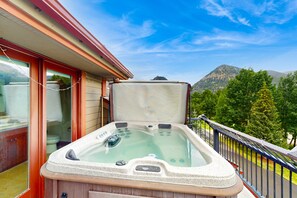 Tina de hidromasaje al aire libre