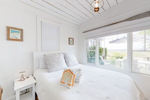 1 bedroom, free Internet, bed sheets