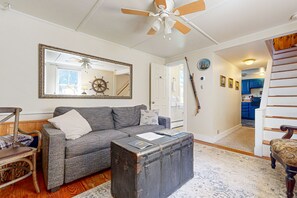 TV, fireplace, Netflix, Hulu