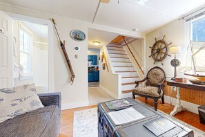 TV, fireplace, Netflix, Hulu