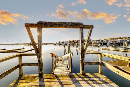 Multi-unit with oar & boat house with private dock & kayaks