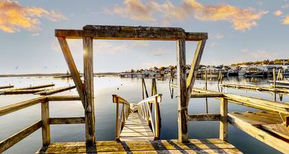 Multi-unit with oar & boat house with private dock & kayaks