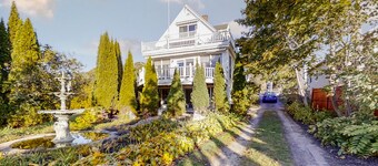 Multi-unit with oar & boat house with private dock & kayaks