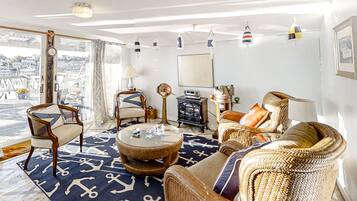 Télévision, livres, chaßne hi-fi