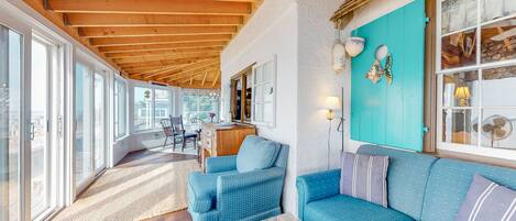 Een televisie en boeken