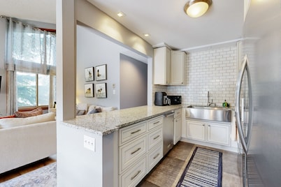 Lakeview Townhome with Mountain-View Balcony | Near Slopes & Lake