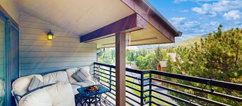 Lakeview Townhome with Mountain-View Balcony | Near Slopes & Lake
