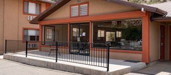Rimrock Hotel