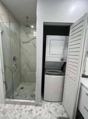 Combined shower/bathtub, hair dryer, towels, soap