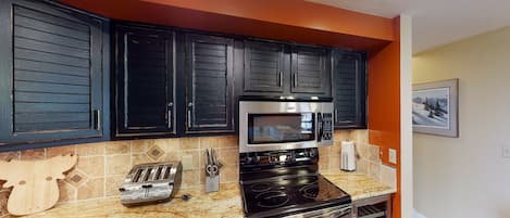 Refrigerador, microondas, horno y parrilla de estufa