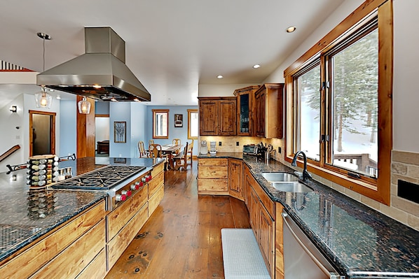 冰箱、微波炉、烤箱、炉灶