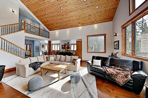 电视、壁炉、立体声音响