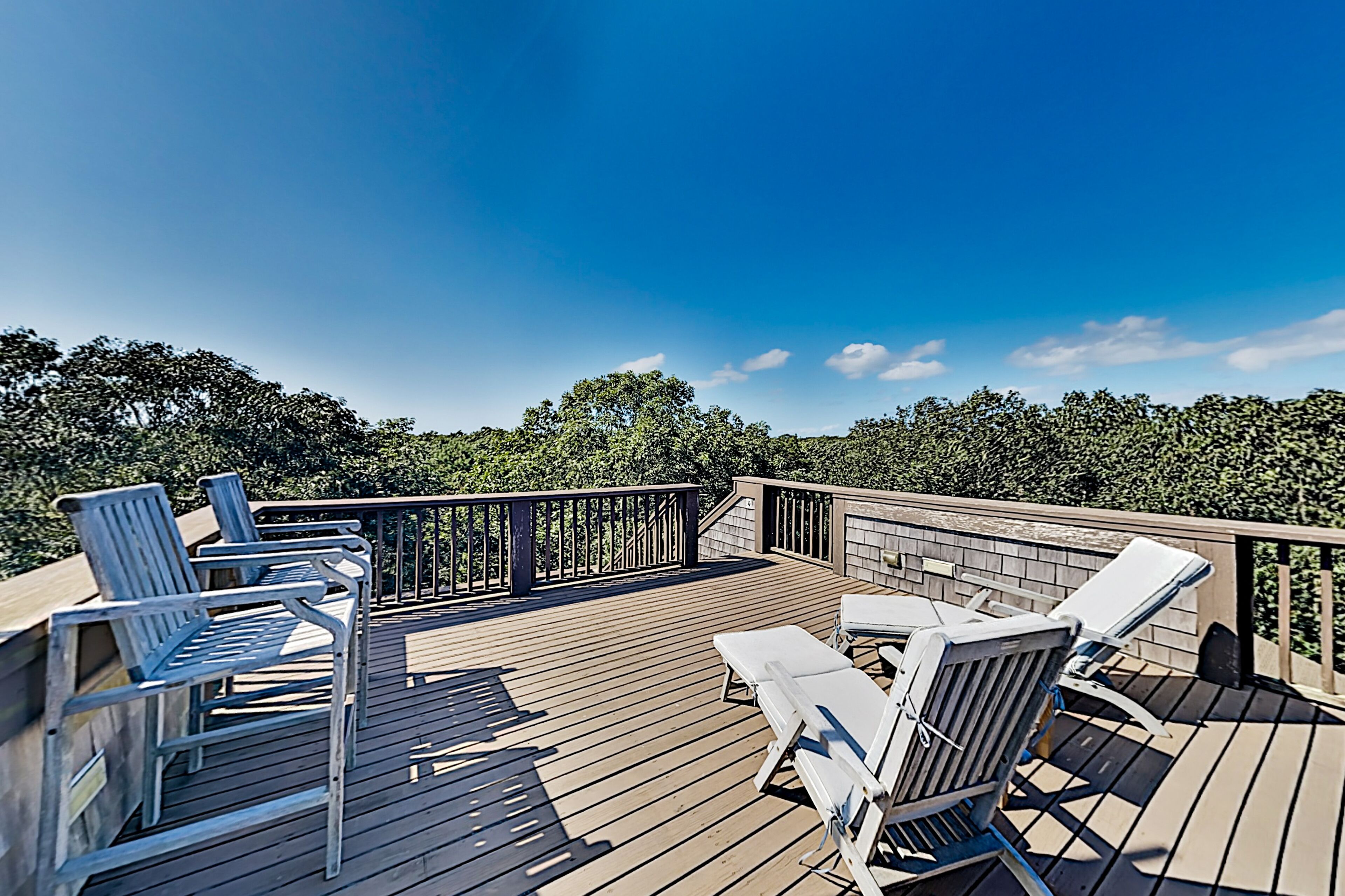 Go to Sea home with private hot tub, chef’s kitchen & rooftop deck - near beach