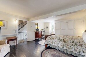 3 bedrooms, iron/ironing board, internet, bed sheets - National Historic Landmark Home in Wiscasset Village w/ Complimentary Tour (Wiscasset)