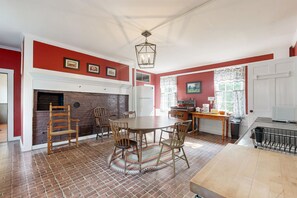 Dining - National Historic Landmark Home in Wiscasset Village w/ Complimentary Tour (Wiscasset)