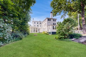 Exterior - National Historic Landmark Home in Wiscasset Village w/ Complimentary Tour (Wiscasset)