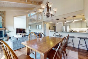 Dining - Stunning Mountain-View Snowmass Condo with Pool, Hot Tub, & Sauna Ac (Snowmass Village)