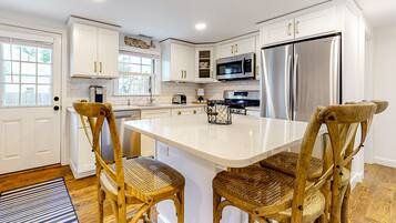 KylskÄp, mikrovÄgsugn, ugn och spishÀll