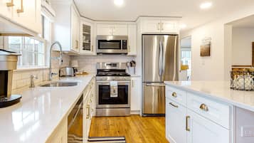 KylskÄp, mikrovÄgsugn, ugn och spishÀll