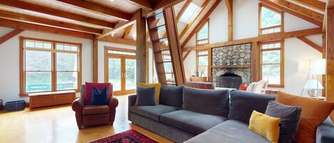 Flat-screen TV, fireplace, table football, ping pong