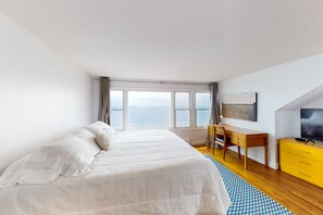 4 عدّة غرف نوم ومكتب وإنترنت مجاني وملاءات أسرّة