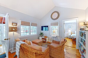 4 bedrooms, WiFi, bed sheets