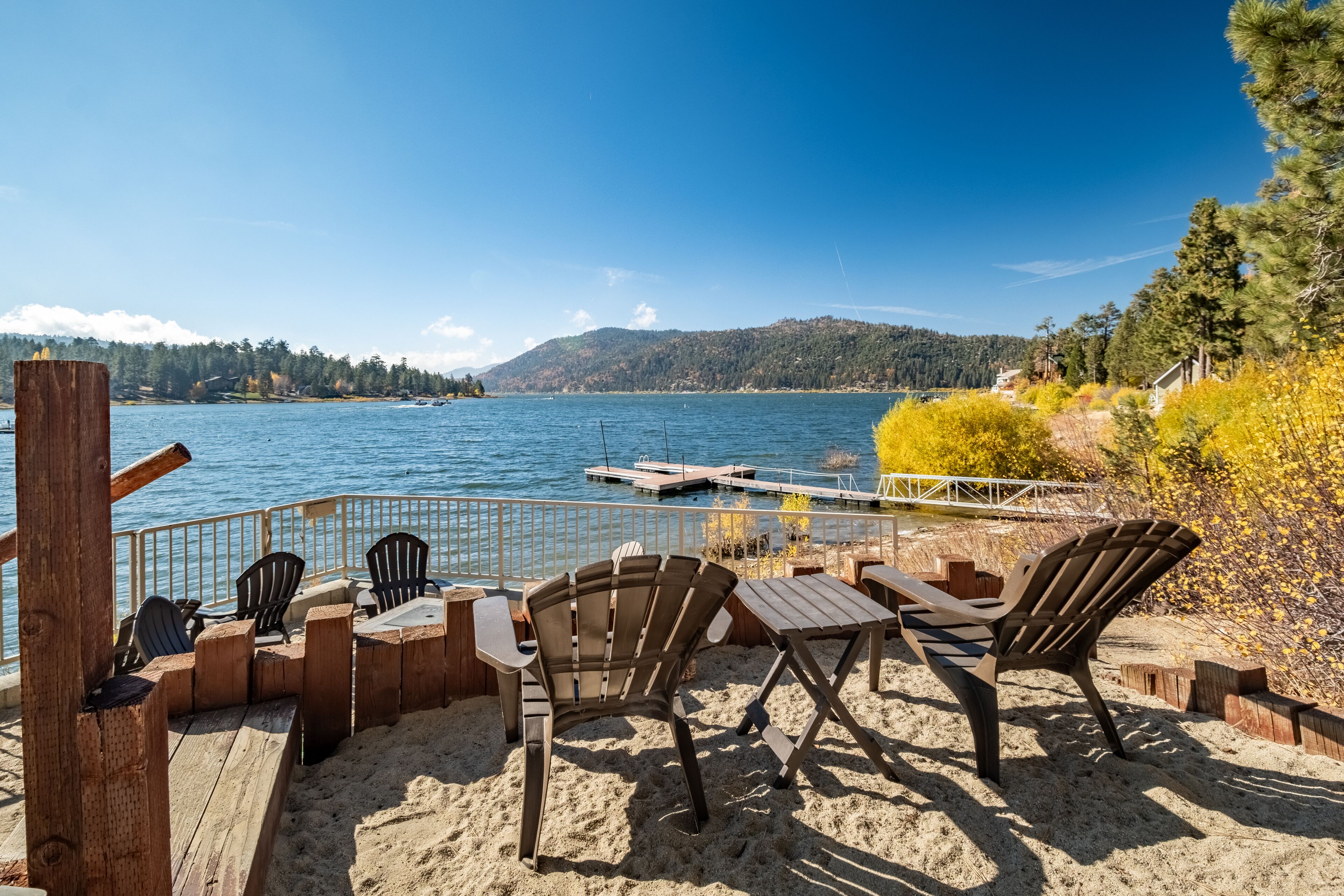 Water's Edge Estate by AvantStay | Large Lakefront Cabin w/ Dock and Hot Tub