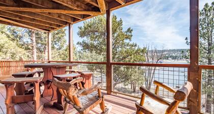Lakefront Lodge by AvantStay | Direct Access to Big Bear Lake | Hot Tub + Views