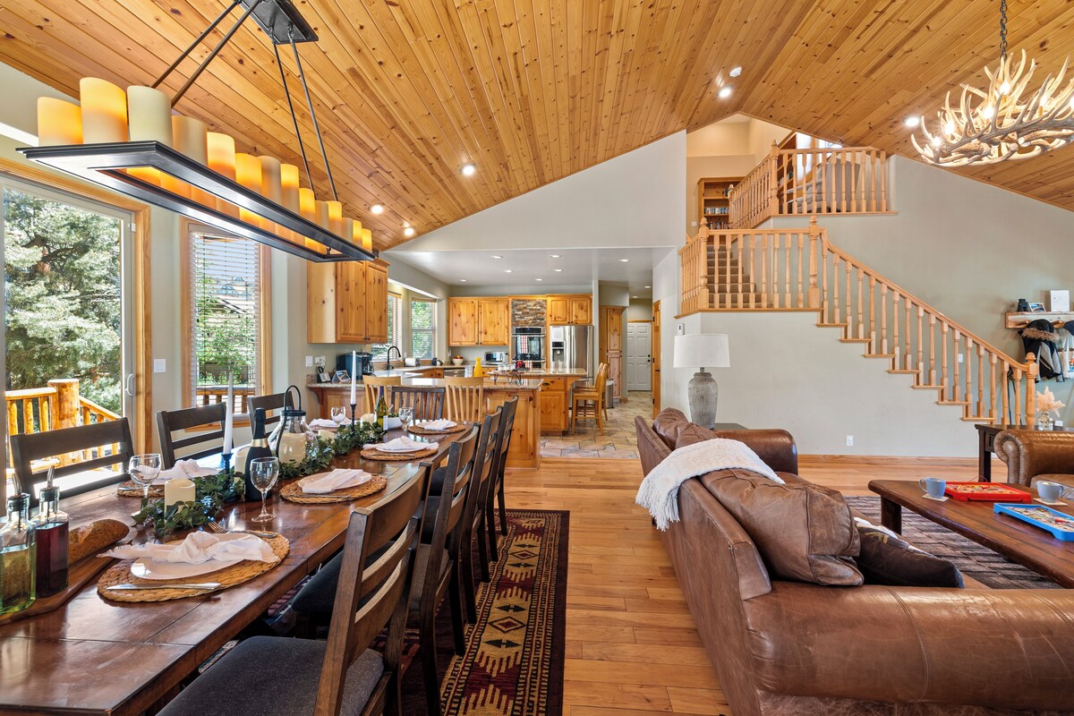 Photo 9 of 2mins to the Lake + Pool Table | Castle Glen Estate Neighborhood | Linaker Lodge