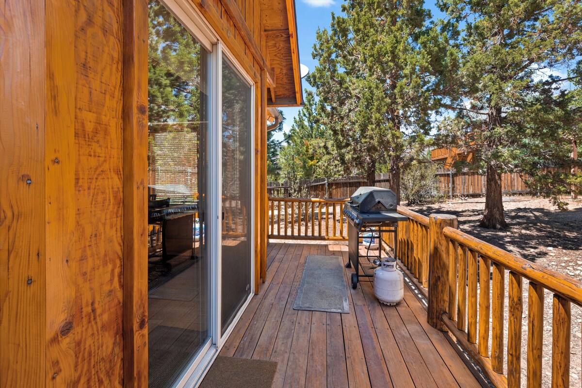Photo 33 of 2mins to the Lake + Pool Table | Castle Glen Estate Neighborhood | Linaker Lodge