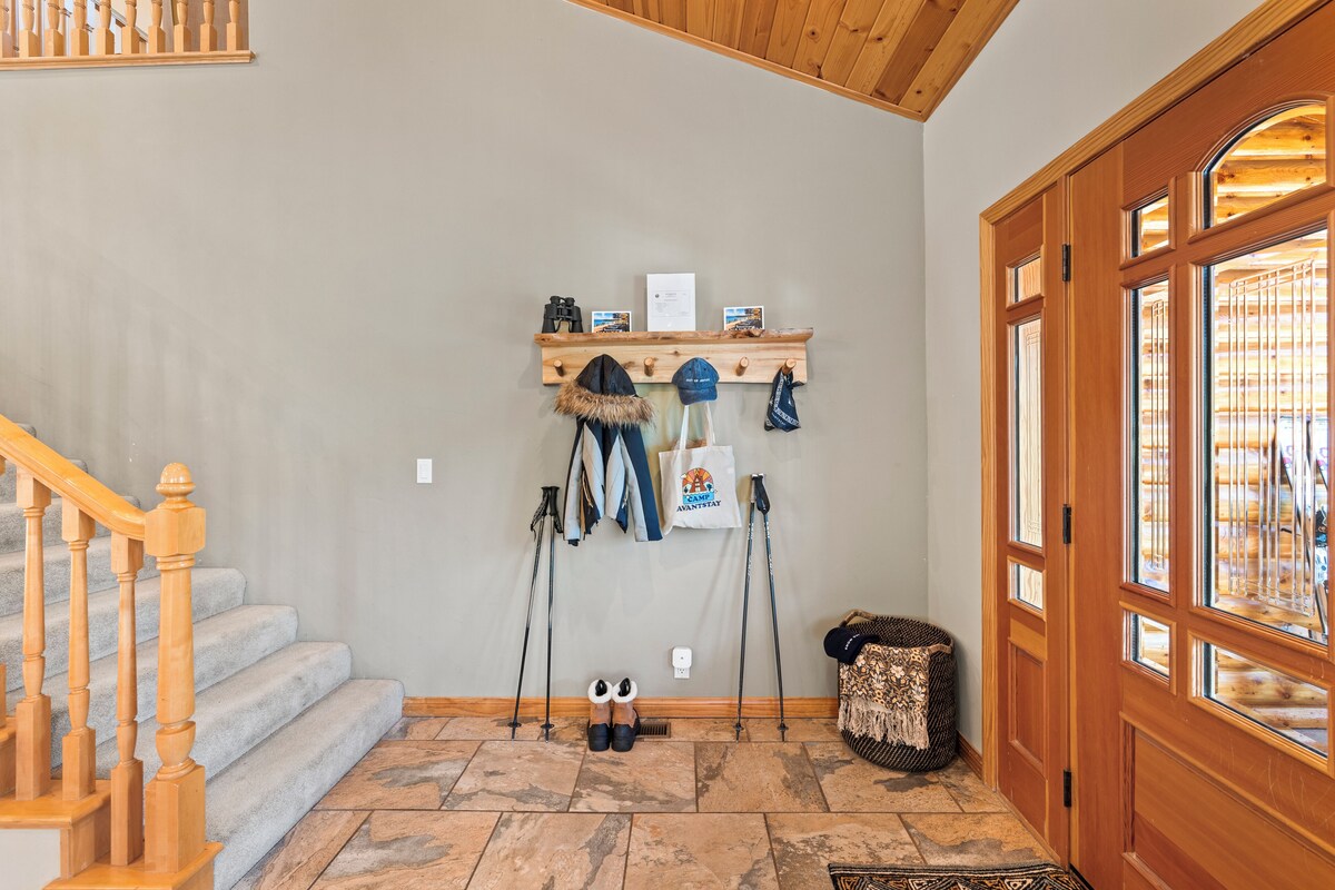 Photo 30 of 2mins to the Lake + Pool Table | Castle Glen Estate Neighborhood | Linaker Lodge